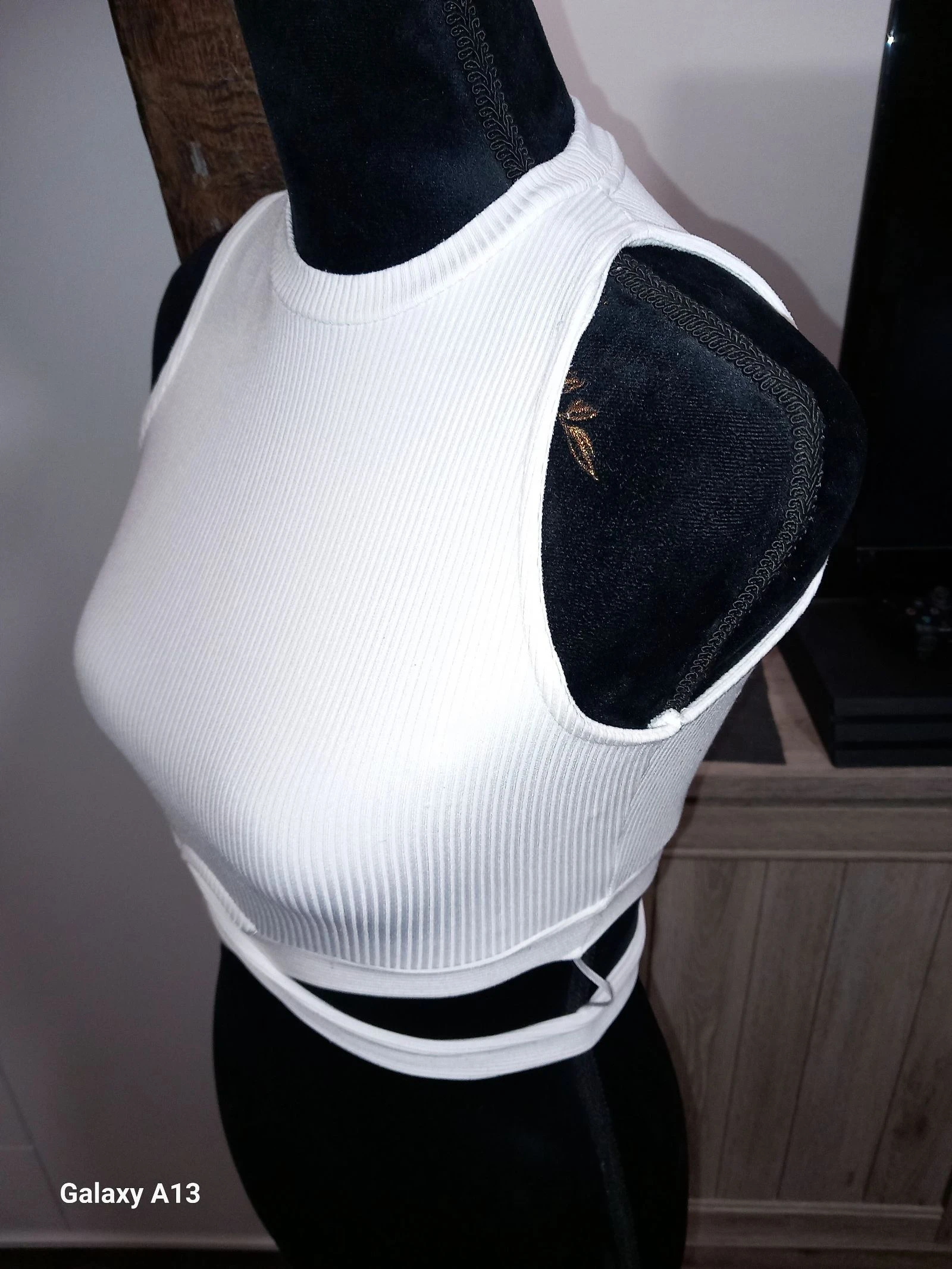 White ribbed crop top tied at the waist – Bershka (Size XS) – photo 4